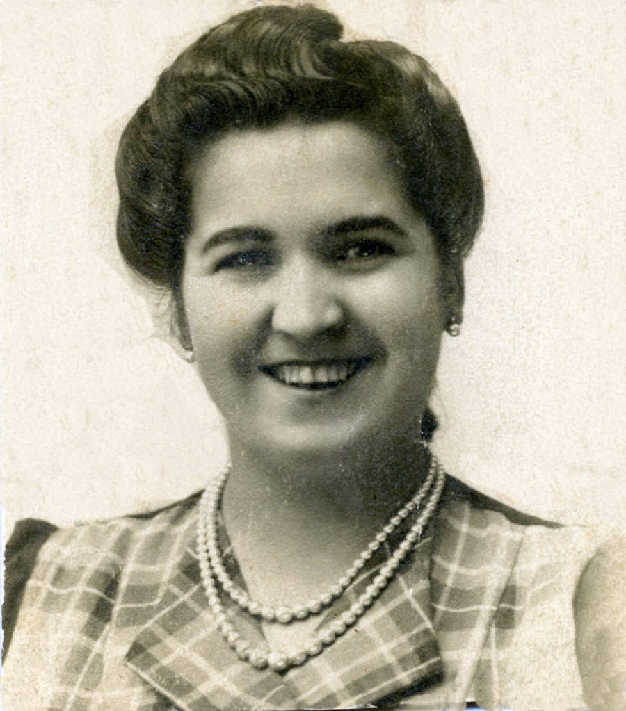 1944 - Lola Anido